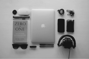 【2023年版】男性ミニマリストのカバンの中身を紹介！携帯アイテムとは？